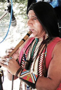 Flauta nativa americana tocada